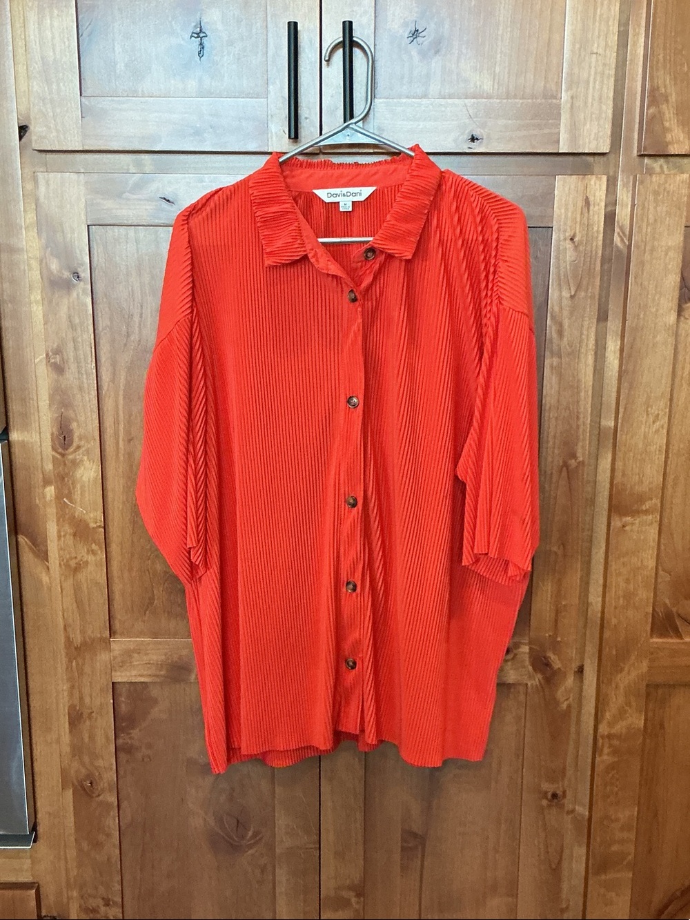 DAVI & DANI Ribbed Red Button-Front Blouse